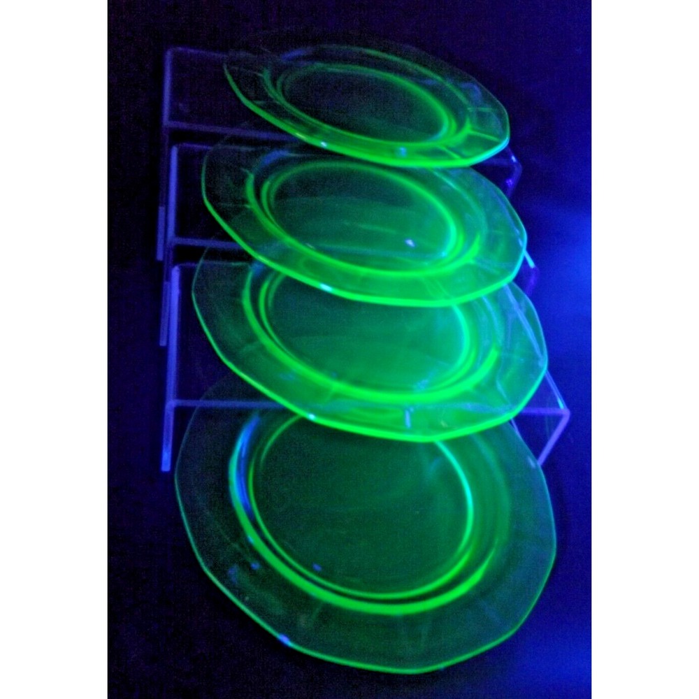 Vintage Depression Green glass set of 4 - 7¼" plates